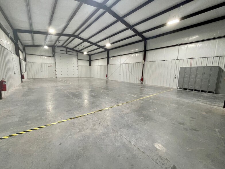 More Photos Of 1505 Elwyn, Midland Industrial For Lease