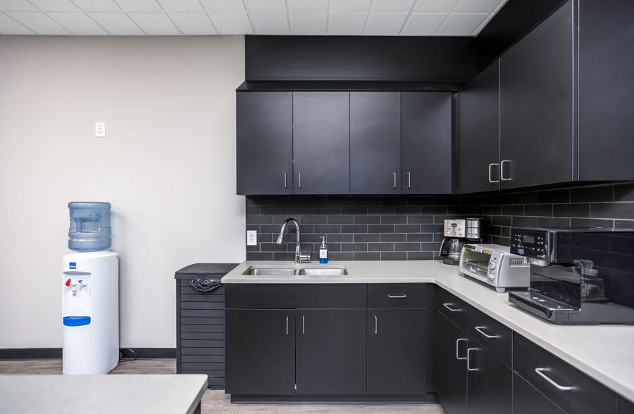 More Photos Of 808 Rhoads Ave, Columbus Warehouse For Lease