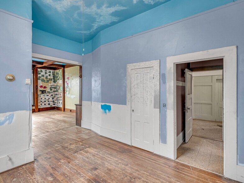 More Photos Of 811 E 1st St, Newberg Storefront Retail Residential For Lease