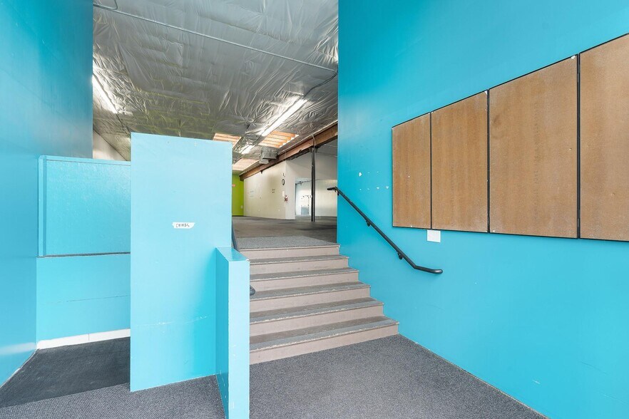 More Photos Of 3701-3719 NE Sandy Blvd, Portland Storefront Retail Office For Lease