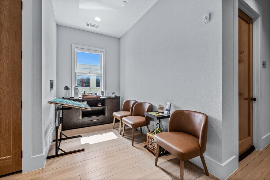 More Photos Of 161 Summit Ave, Southlake Office Residential For Lease