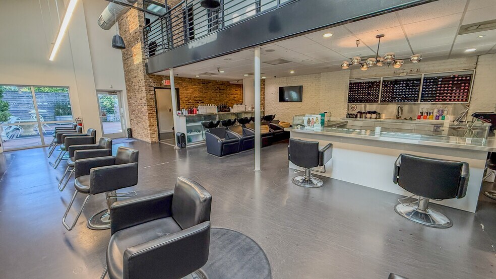 More Photos Of 7-15 W Main Street, Pensacola General Retail For Sale