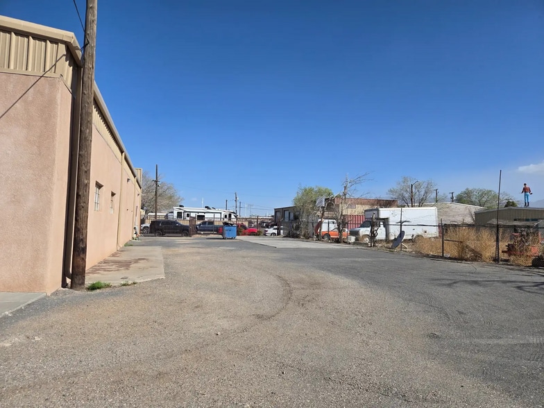 More Photos Of 6916-6918 Cochiti Rd, Albuquerque Warehouse For Sale