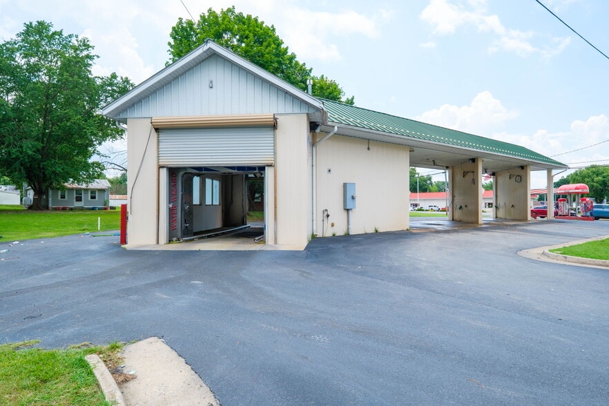 Primary Photo Of 117 South East Side Hwy, Elkton Carwash For Sale