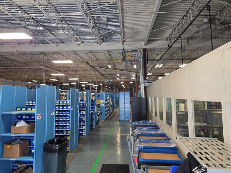 More Photos Of 300 Airport Rd, Ames Warehouse For Lease