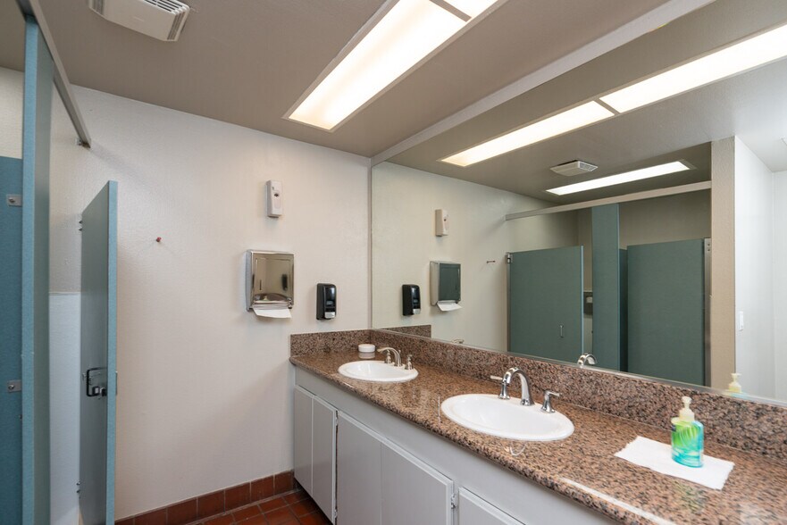 More Photos Of 1717-1745 W Orangewood Ave, Orange Office For Sale