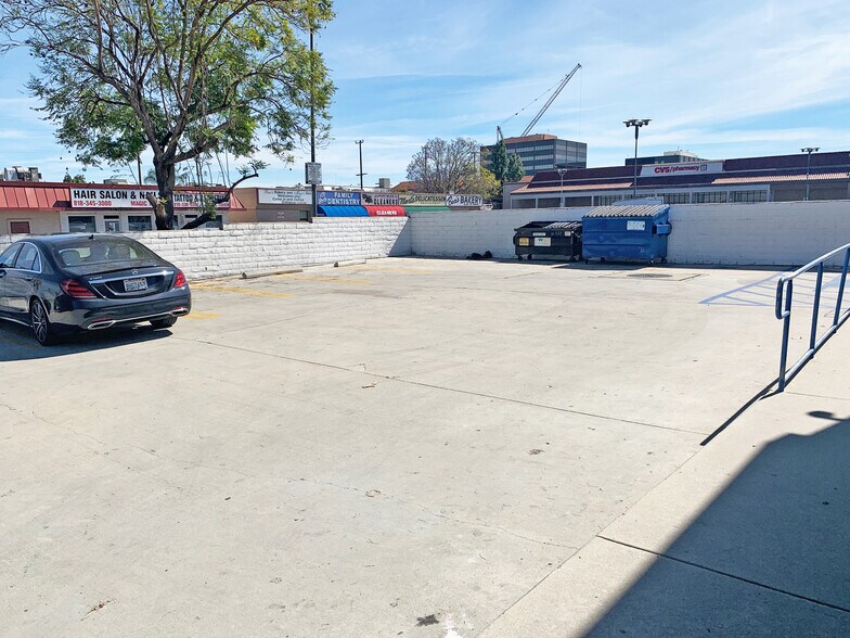 More Photos Of 18471-18477 Ventura Blvd, Tarzana Freestanding For Lease