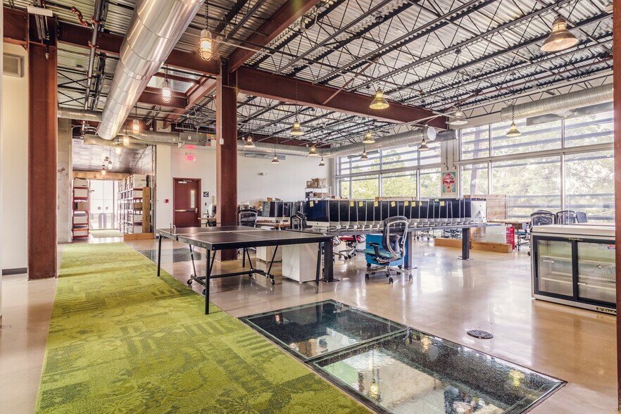 More Photos Of 102 9th St, San Antonio Office For Sale