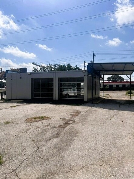 More Photos Of 12431 West Ave, San Antonio Auto Repair For Lease