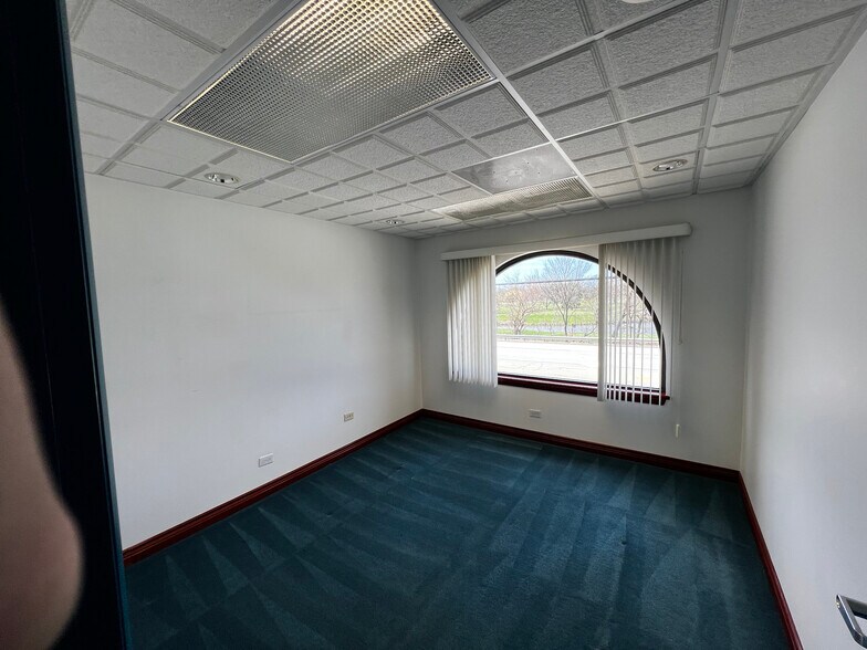 More Photos Of 115 N Prospect Ave, Itasca Showroom For Sale