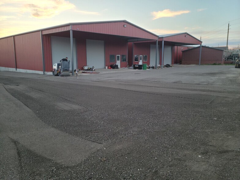 More Photos Of 4235 FM 78, McQueeney Flex For Lease