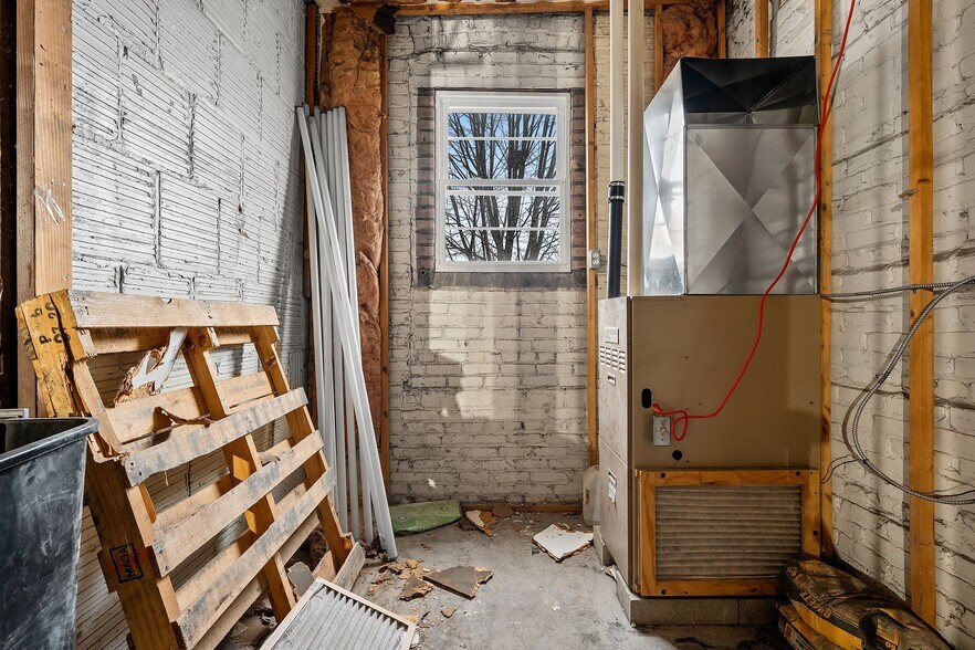 More Photos Of 408 Dousman St, Green Bay Storefront Retail Residential For Sale