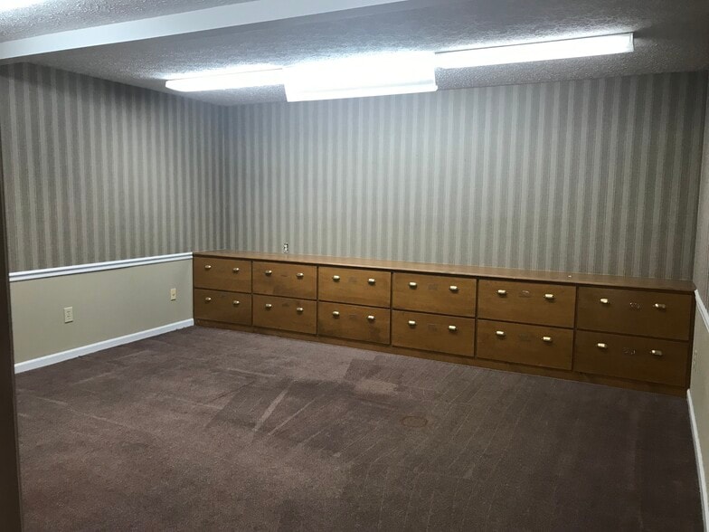 More Photos Of 1141 Cochran Hwy, Eastman Showroom For Sale