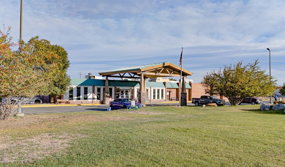 More Photos Of 1801 E Cedar St, Rawlins Hotel For Sale