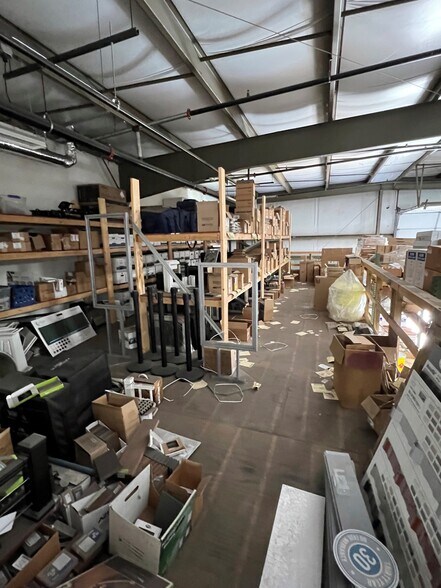 More Photos Of 5501 Clairemont Dr, Appleton Light Manufacturing For Lease