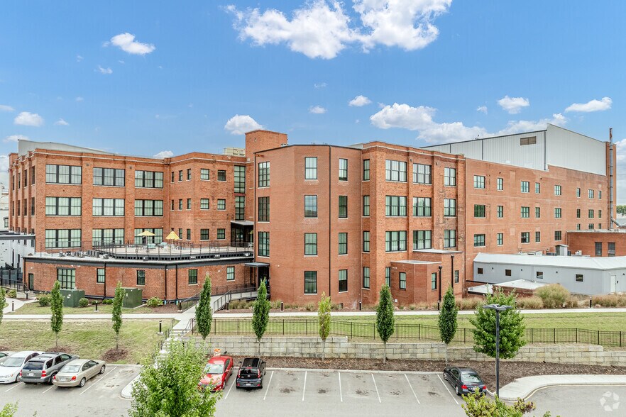 More Photos Of 120 Perry St, Petersburg Apartments For Lease