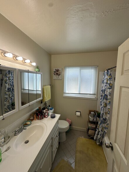 More Photos Of 2550 35th Ave, Oakland Apartments For Sale