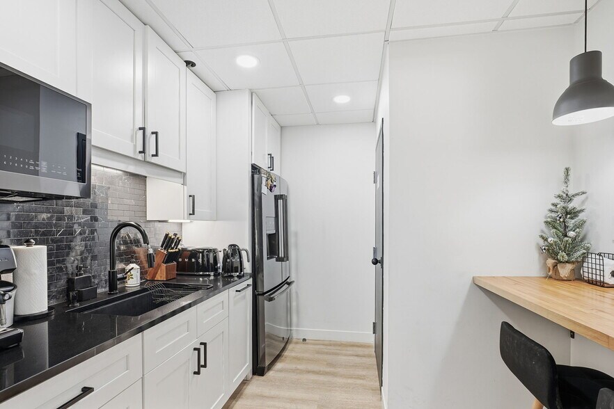 More Photos Of 8201 NE Hickory St, Minneapolis Truck Terminal For Sale