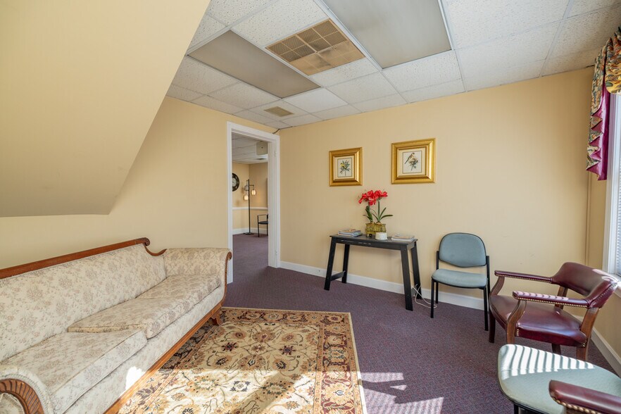 More Photos Of 401 Halifax St, Emporia Office For Sale