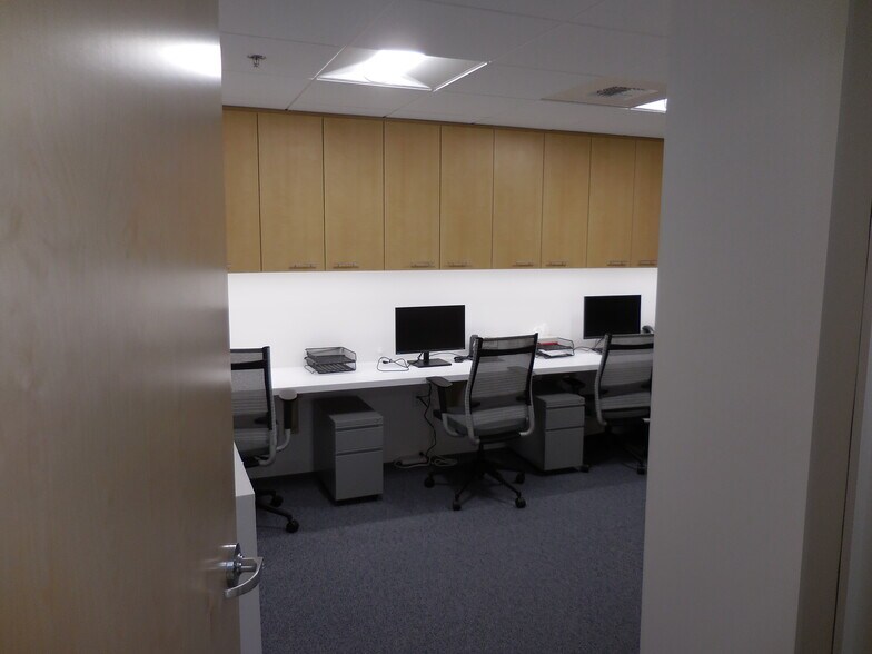 More Photos Of 25550 Hawthorne Blvd, Torrance Medical For Sale