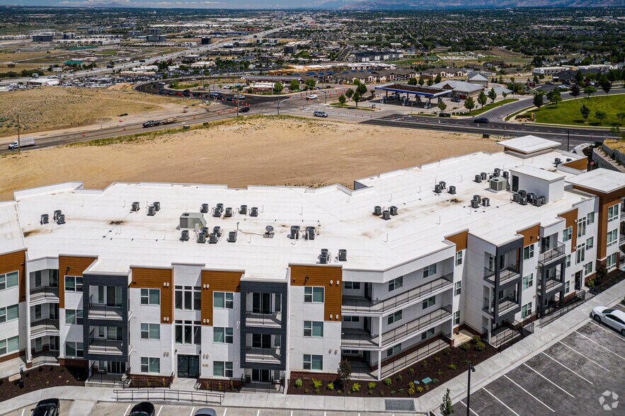 More Photos Of 14747 S Draper Pointe Way, Draper Apartments For Lease