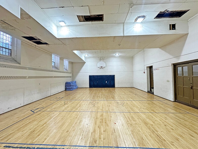 More Photos Of 14 N May St, Aurora Religious Facility For Sale
