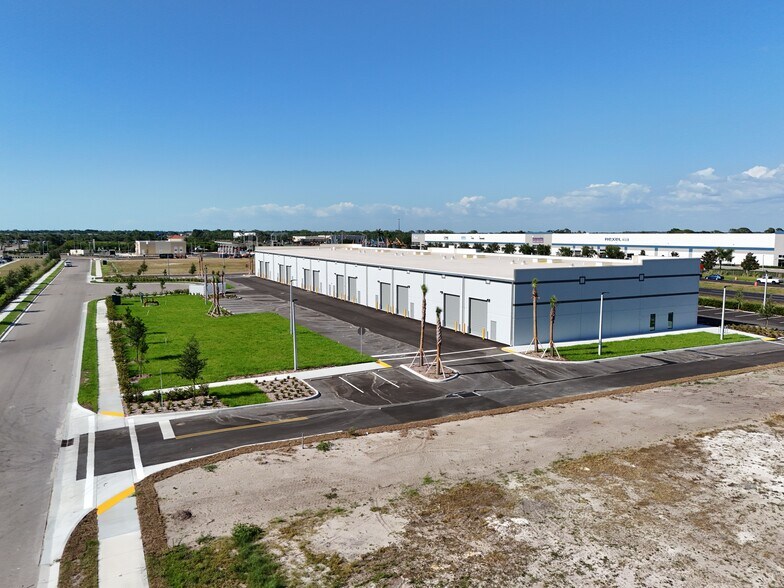 More Photos Of 7707 24th Ct E, Sarasota Industrial For Lease