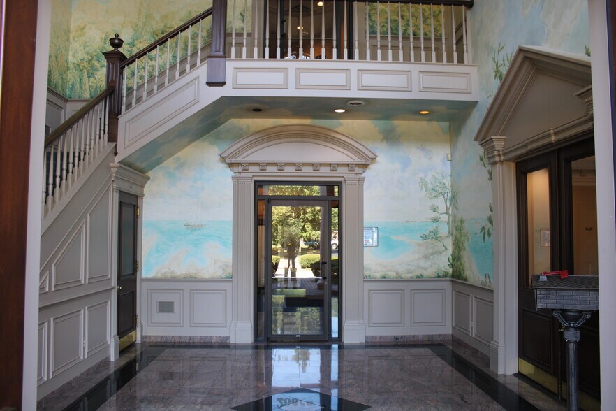 More Photos Of 26862 Woodward Ave, Royal Oak Office For Lease