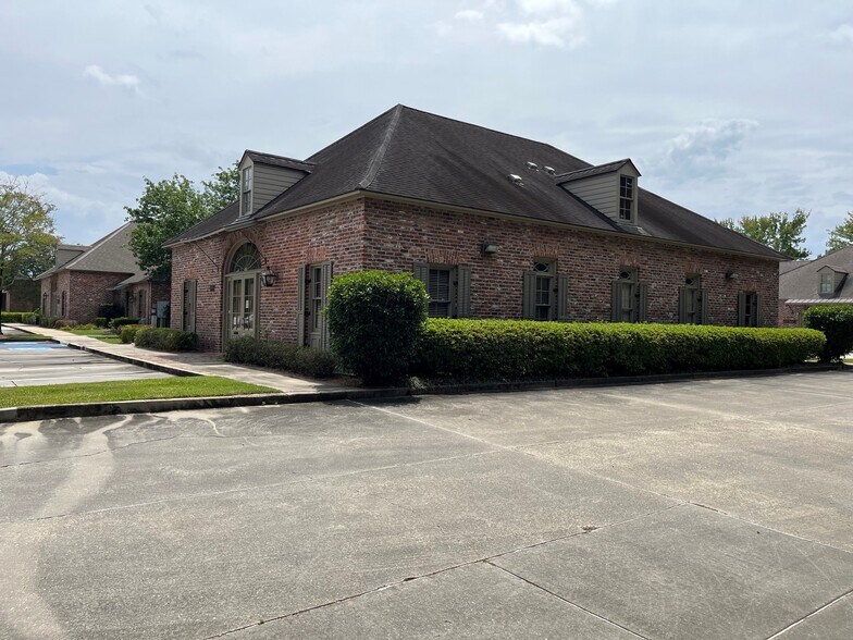 More Photos Of 2161 Quail Run, Baton Rouge Serviced Offices For Sale