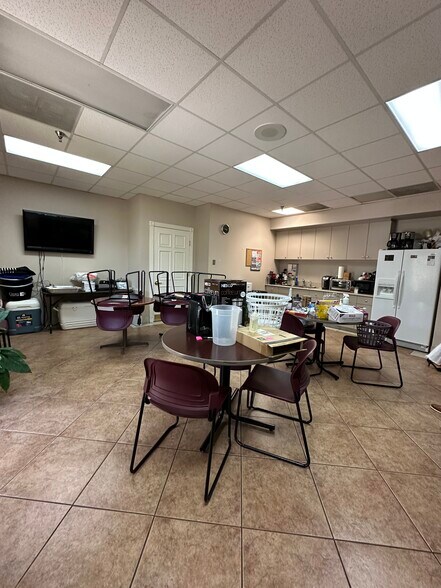 More Photos Of 12640 Hesperia Rd, Victorville Medical For Lease