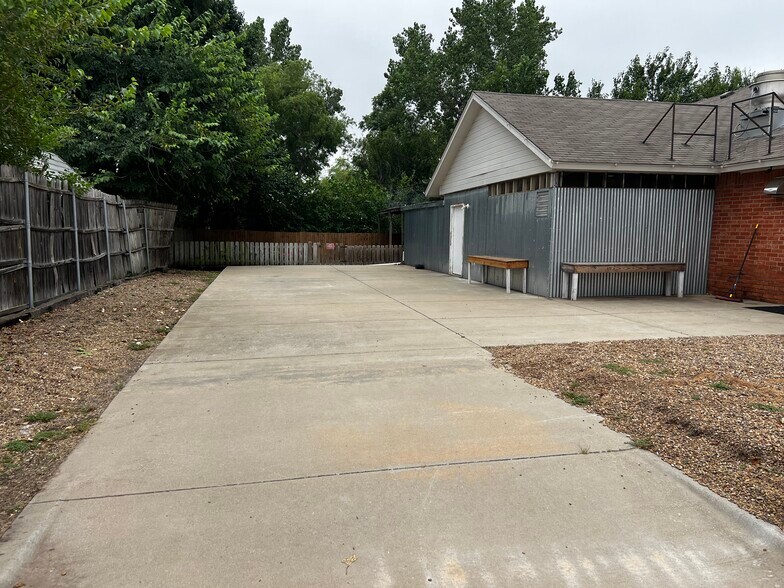 More Photos Of 724 W 15th St, Edmond Daycare Center For Sale