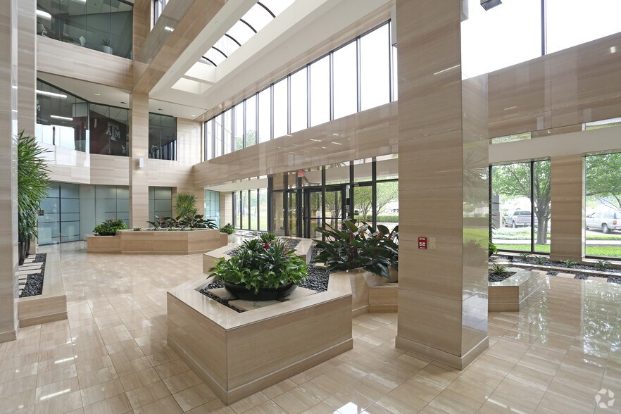 More Photos Of 1225 N Loop Fwy W, Houston Office For Lease