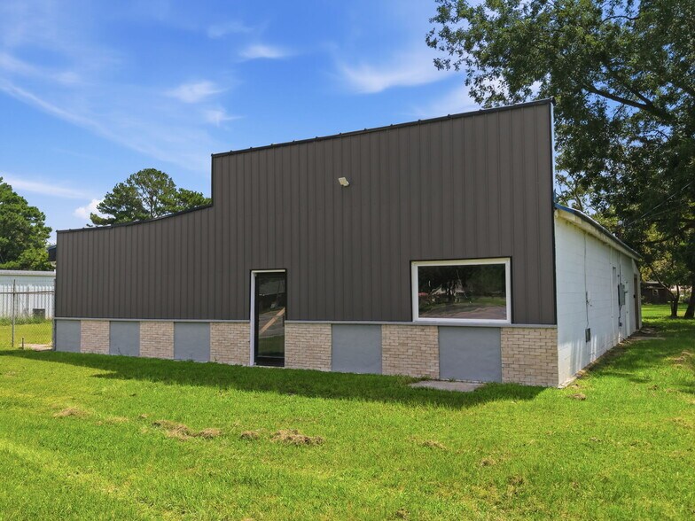 Primary Photo Of 591 US Highway 64 W, Plymouth Flex For Sale