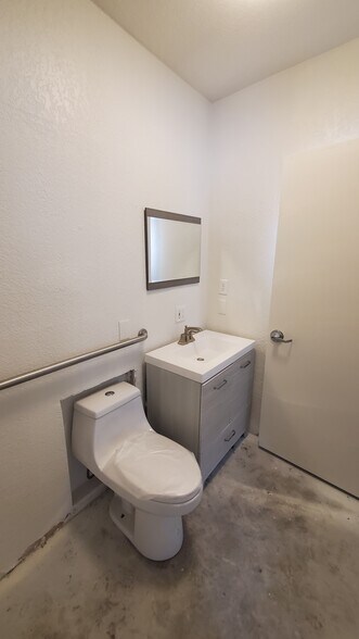 More Photos Of 1475 E Bayshore Rd, East Palo Alto Flex For Lease