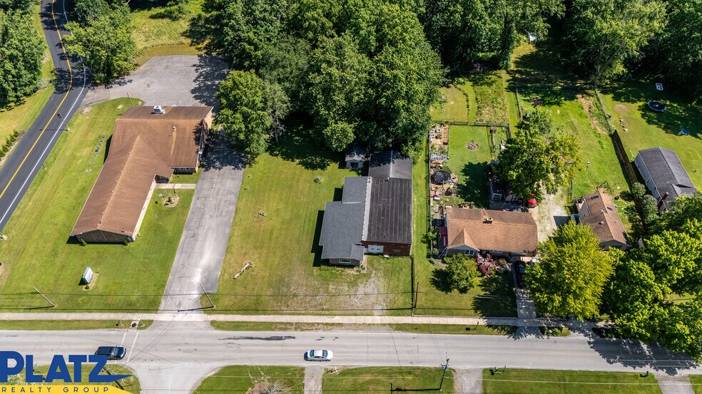 More Photos Of 4590 Eagle Creek Rd, Leavittsburg Showroom For Lease