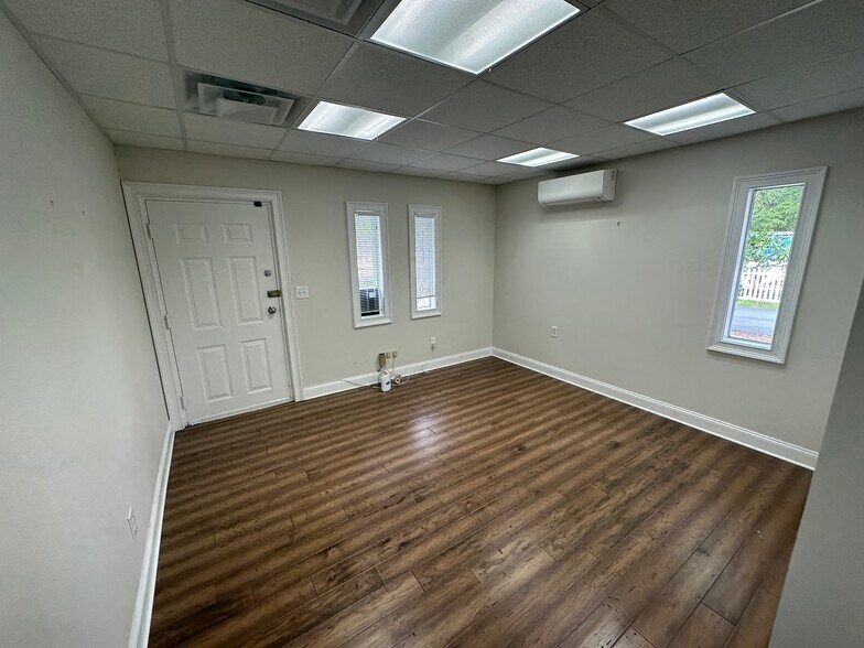 More Photos Of 6100 N Nebraska Ave, Tampa Office For Lease