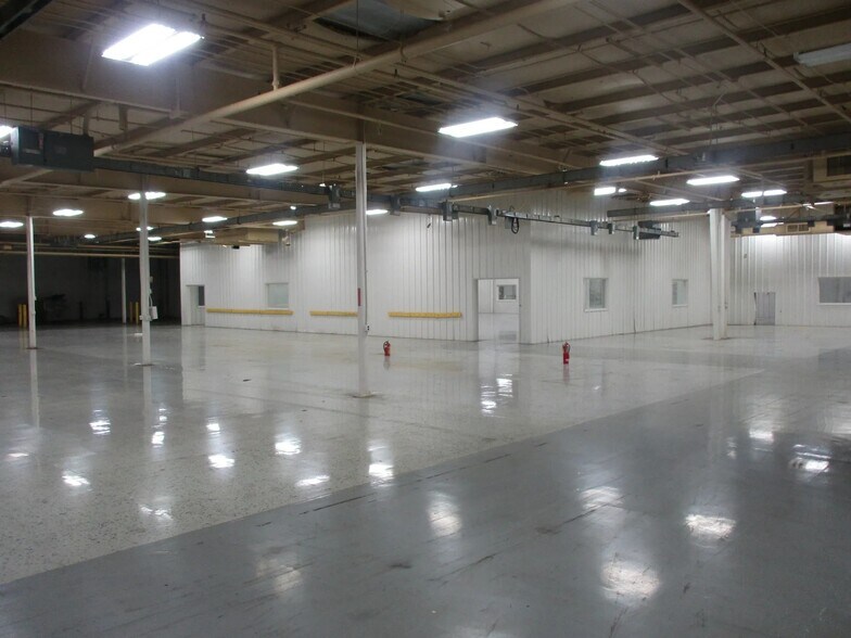 More Photos Of 39 State St, Middleville Manufacturing For Lease