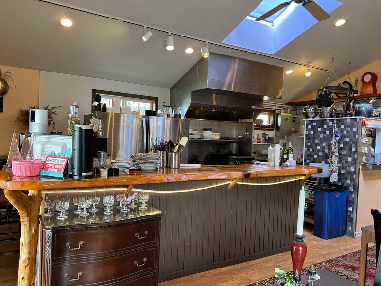 More Photos Of 1311 Bay Ave, Ocean Park General Retail For Sale