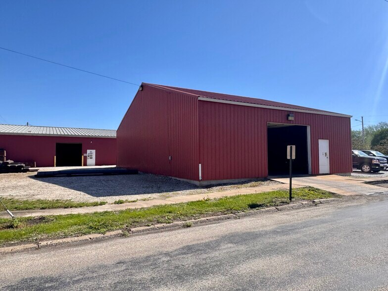 More Photos Of 205 W Main St, Bushnell Industrial For Sale