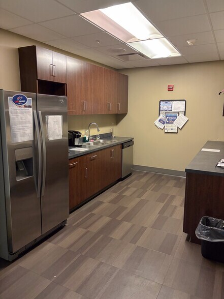 More Photos Of 10 Lafayette Sq, Buffalo Hotel For Lease