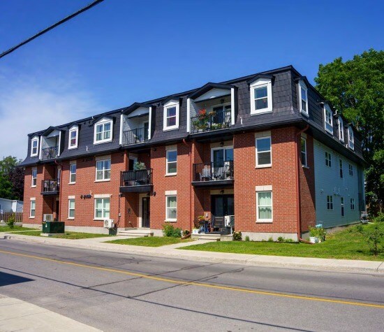 More Photos Of 161 Beckwith St N, Smiths Falls Apartments For Sale