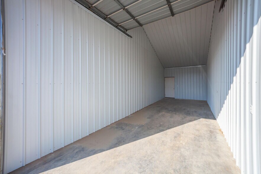 More Photos Of 123-139 Ragland Rd, Jackson Warehouse For Lease