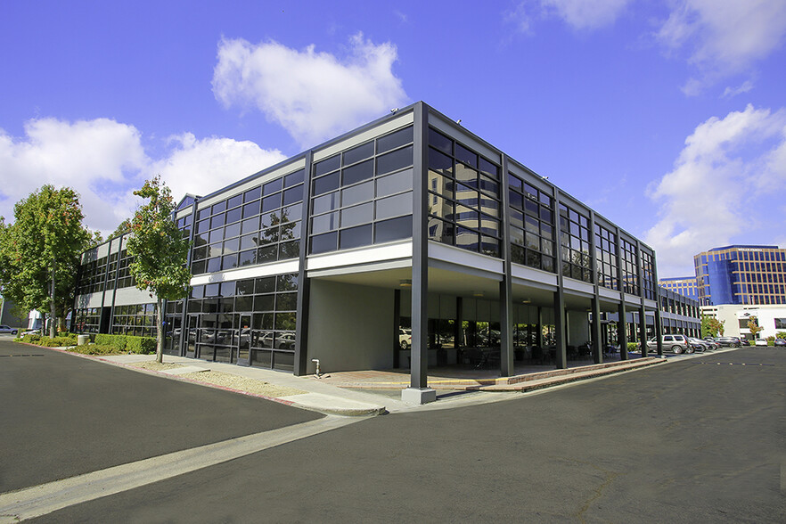 Primary Photo Of 2102 Business Center Dr, Irvine Coworking Space