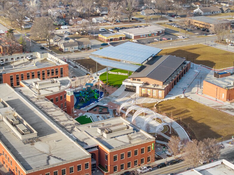 More Photos Of 127 SE 3rd St, Lees Summit Freestanding For Lease