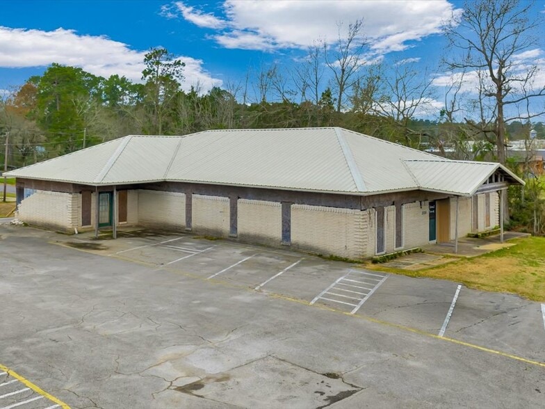 More Photos Of 3215 S Medford Dr, Lufkin Office For Sale