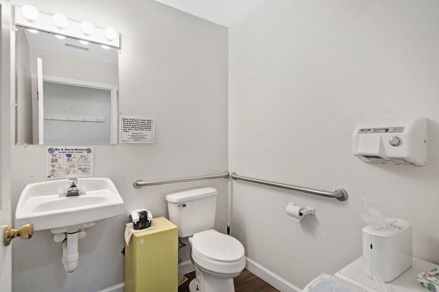 More Photos Of 213 S Wright St, Burgaw Daycare Center For Sale