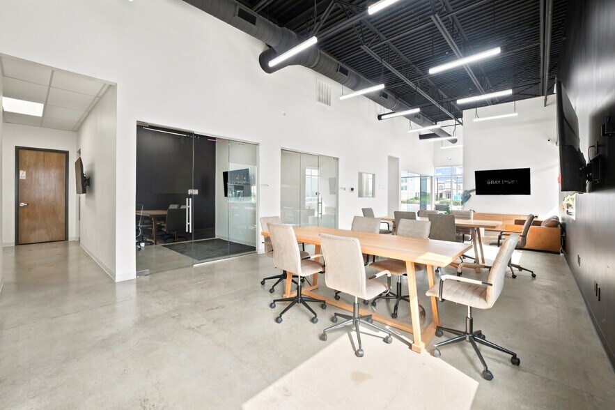 More Photos Of 8610 Potranco Rd, San Antonio Storefront Retail Office For Lease