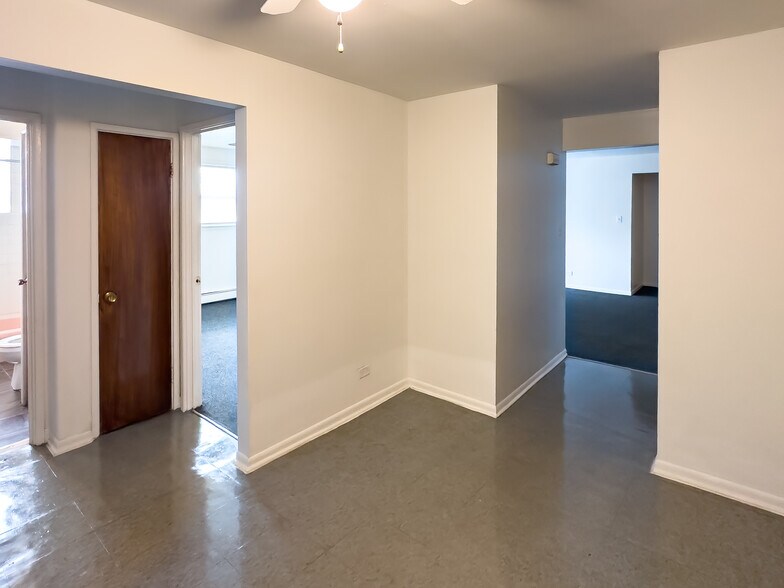 More Photos Of 1025 W Vermont Ave, Calumet Park Apartments For Sale