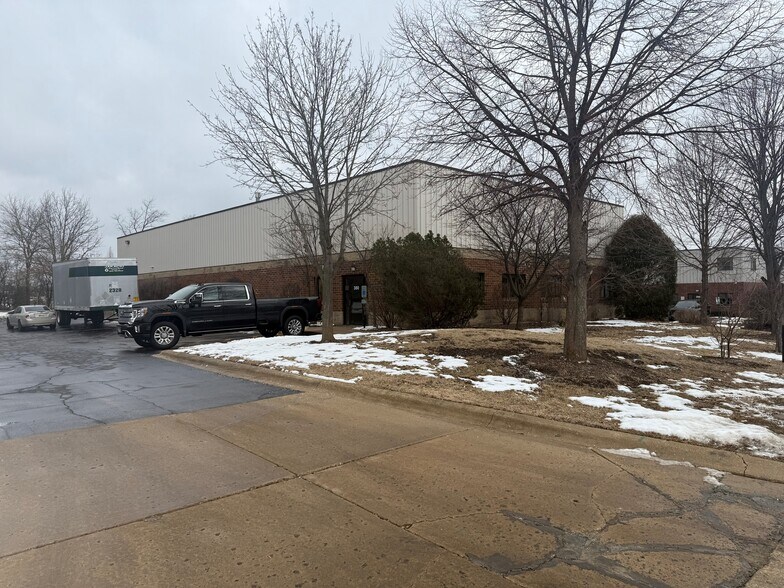 More Photos Of 380 Production Dr, South Elgin Industrial For Sale