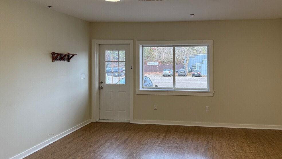 More Photos Of 376 Rt-130, Sandwich Flex For Lease